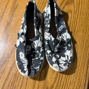 Toms Black and White Floral Canvas Slip-Ons